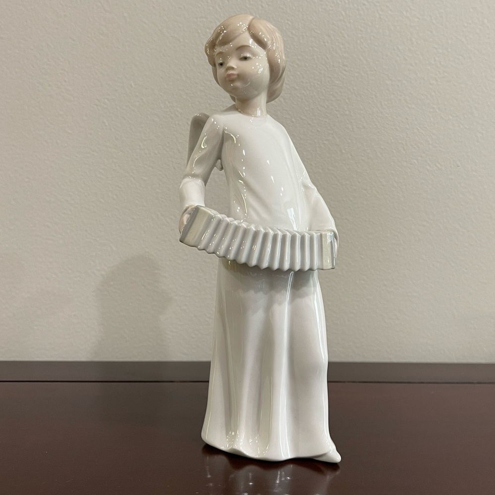 NAO for Lladro retired Angel with accordion